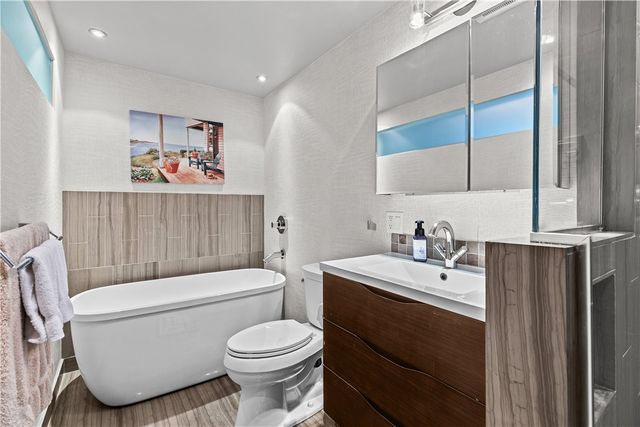 75 Pelham Street B, Newport, RI 02840