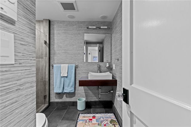 75 Pelham Street B, Newport, RI 02840