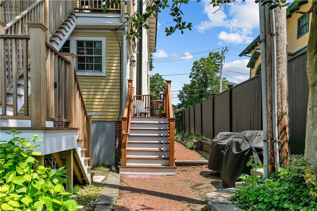 75 Pelham Street B, Newport, RI 02840