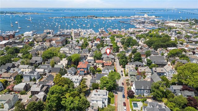 75 Pelham Street B, Newport, RI 02840