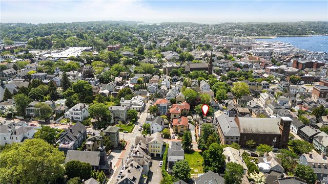 75 Pelham Street B, Newport, RI 02840