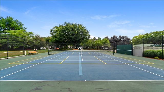 993 Williamsburg Circle, Warwick, RI 02886