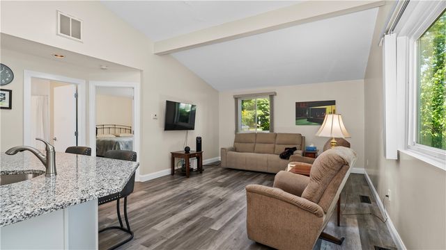 993 Williamsburg Circle, Warwick, RI 02886