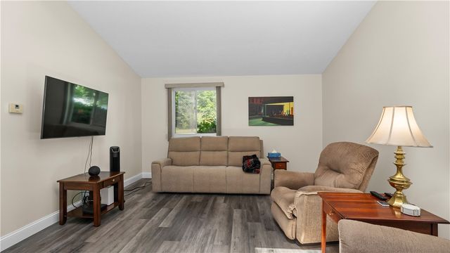 993 Williamsburg Circle, Warwick, RI 02886