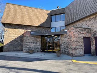 907 S WILLIAMS Street 107, Westmont, IL 60559