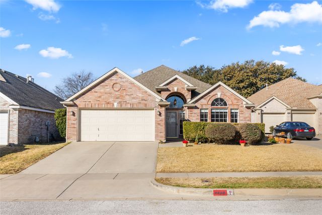 6829 Dougal Avenue, Fort Worth, TX 76137
