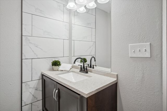 2717 El Tivoli Drive, Dallas, TX 75211