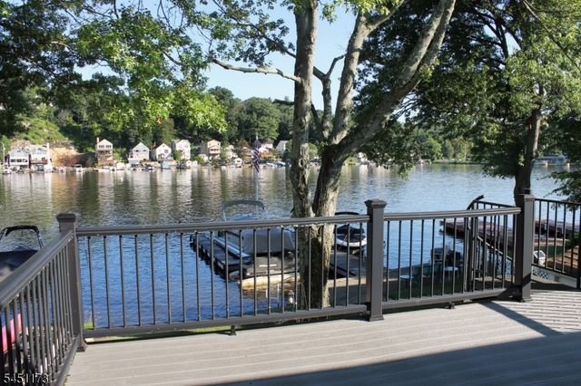 28 Benedict Dr, Jefferson Twp., NJ 07849