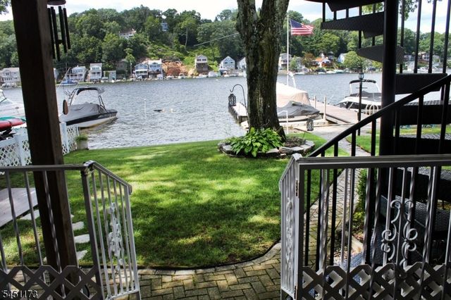 28 Benedict Dr, Jefferson Twp., NJ 07849