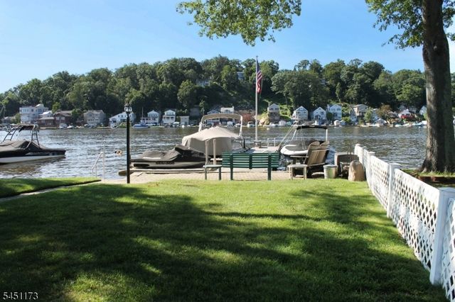 28 Benedict Dr, Jefferson Twp., NJ 07849