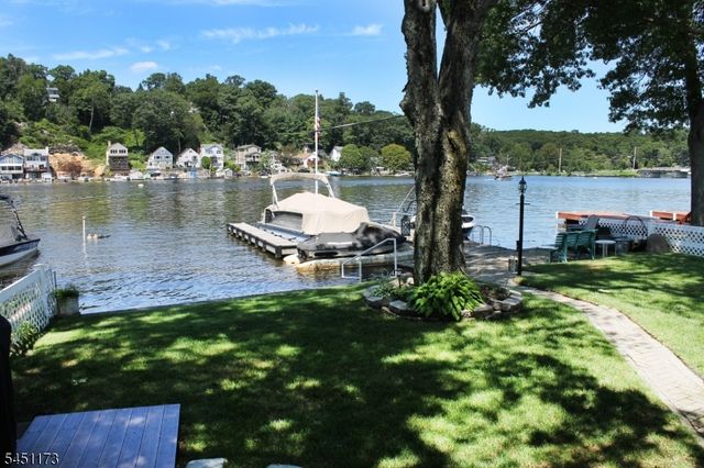 28 Benedict Dr, Jefferson Twp., NJ 07849