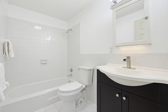 1229 Lawrence St 303, Lowell, MA 01852