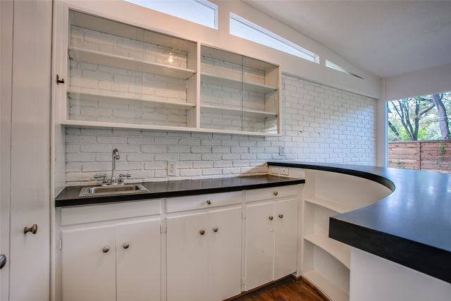 5815 Walnut Hill Lane, Dallas, TX 75230