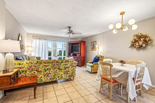 1901 Indian River Boulevard 105-e, Vero Beach, FL 32960