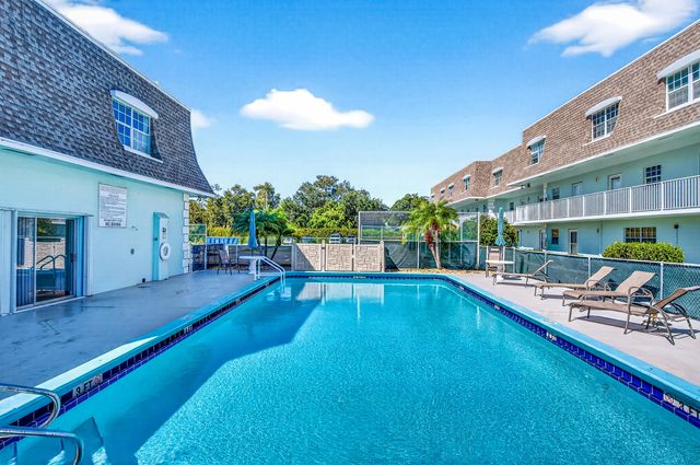 1901 Indian River Boulevard 105-e, Vero Beach, FL 32960