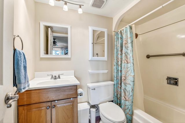 1901 Indian River Boulevard 105-e, Vero Beach, FL 32960