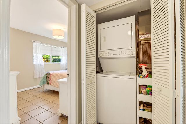 1901 Indian River Boulevard 105-e, Vero Beach, FL 32960