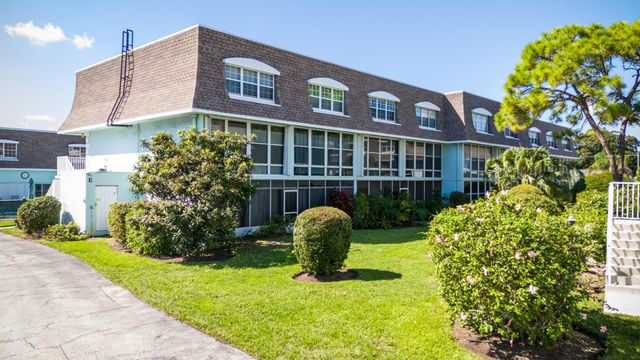 1901 Indian River Boulevard 105-e, Vero Beach, FL 32960