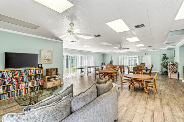 1901 Indian River Boulevard 105-e, Vero Beach, FL 32960