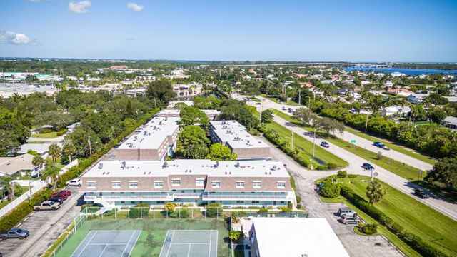 1901 Indian River Boulevard 105-e, Vero Beach, FL 32960