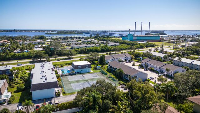 1901 Indian River Boulevard 105-e, Vero Beach, FL 32960