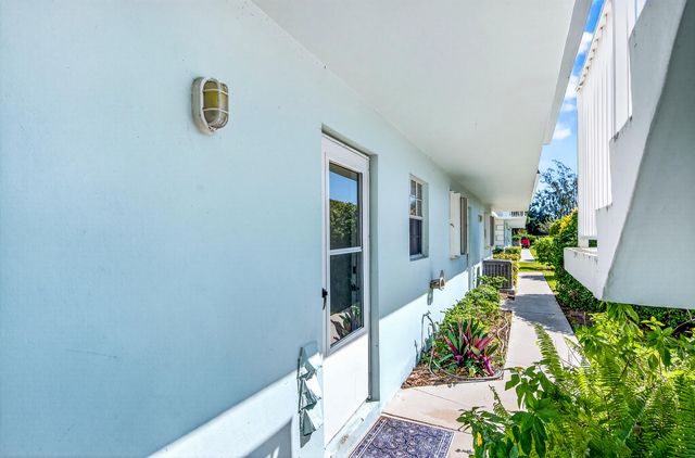 1901 Indian River Boulevard 105-e, Vero Beach, FL 32960