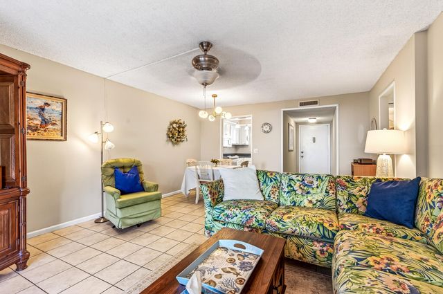 1901 Indian River Boulevard 105-e, Vero Beach, FL 32960