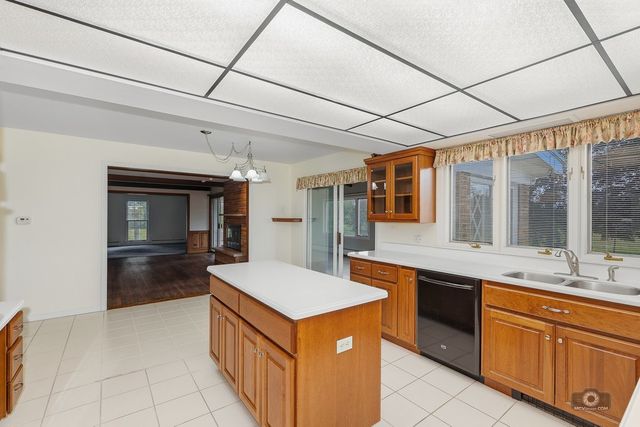 39W093 Silver Glen Road, St. Charles, IL 60175