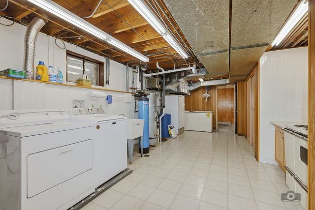39W093 Silver Glen Road, St. Charles, IL 60175