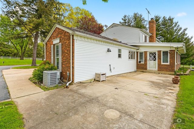39W093 Silver Glen Road, St. Charles, IL 60175