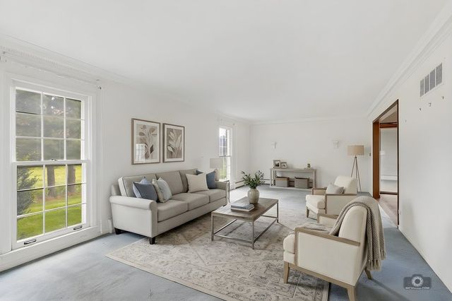 39W093 Silver Glen Road, St. Charles, IL 60175