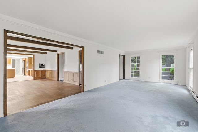39W093 Silver Glen Road, St. Charles, IL 60175