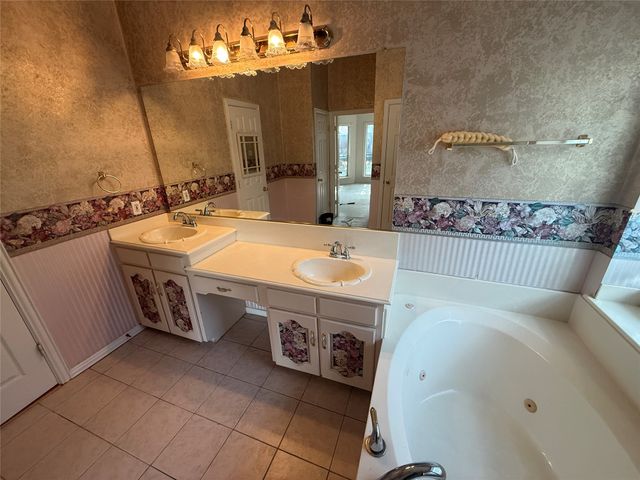 3607 Heatherbrook Drive, Arlington, TX 76001