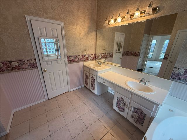 3607 Heatherbrook Drive, Arlington, TX 76001