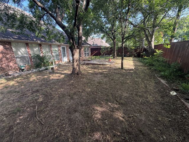 3607 Heatherbrook Drive, Arlington, TX 76001