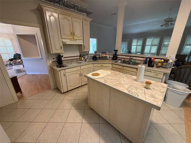 3607 Heatherbrook Drive, Arlington, TX 76001