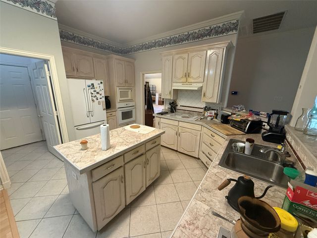 3607 Heatherbrook Drive, Arlington, TX 76001
