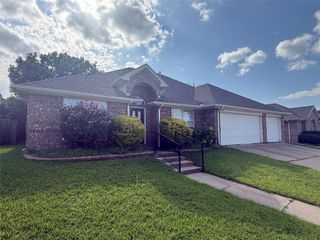 3607 Heatherbrook Drive, Arlington, TX 76001