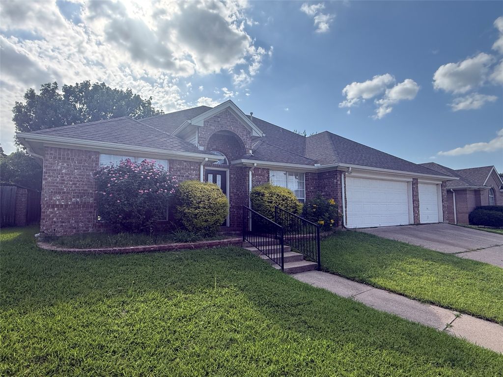 3607 Heatherbrook Drive, Arlington, TX 76001