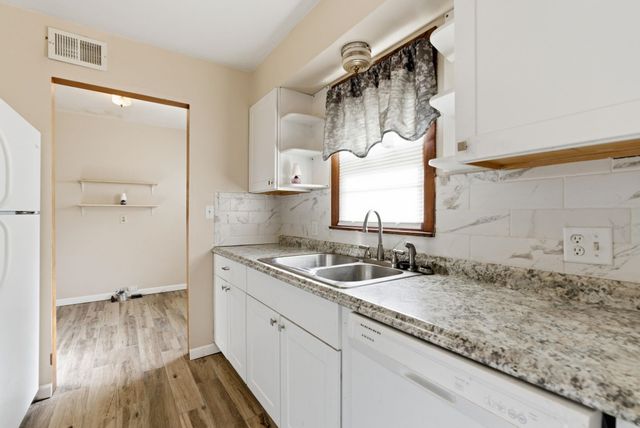 201 W Kinkaid St, Wichita, KS 67213