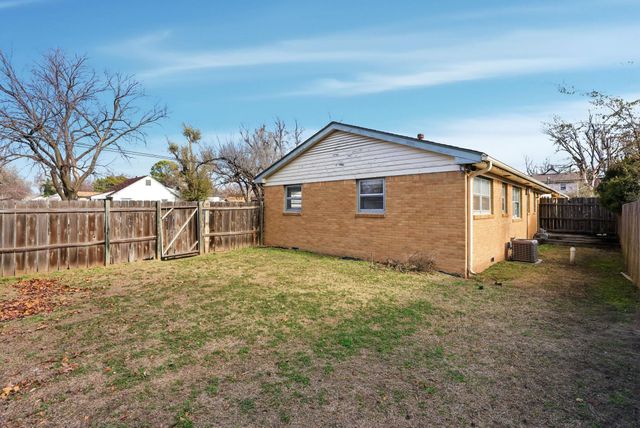 201 W Kinkaid St, Wichita, KS 67213