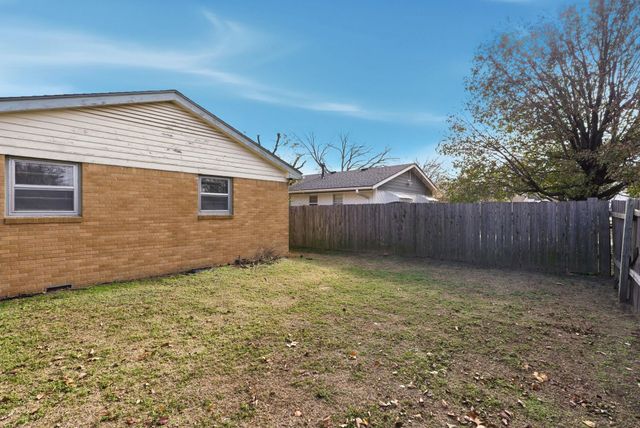 201 W Kinkaid St, Wichita, KS 67213