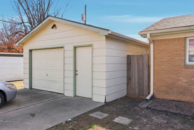 201 W Kinkaid St, Wichita, KS 67213