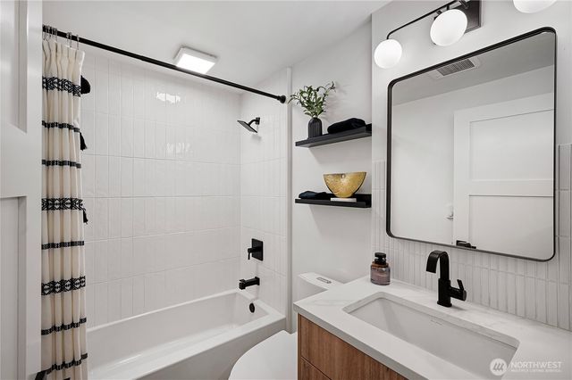 7106 32nd Avenue SW, Seattle, WA 98126