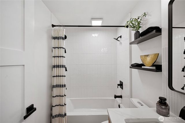 7106 32nd Avenue SW, Seattle, WA 98126