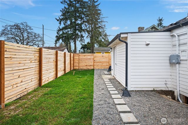 7106 32nd Avenue SW, Seattle, WA 98126