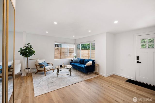 7106 32nd Avenue SW, Seattle, WA 98126