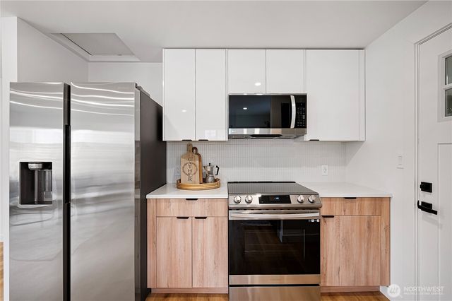 7106 32nd Avenue SW, Seattle, WA 98126