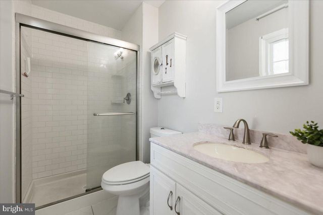 4133 POINT HOLLOW LN, Fairfax, VA 22033