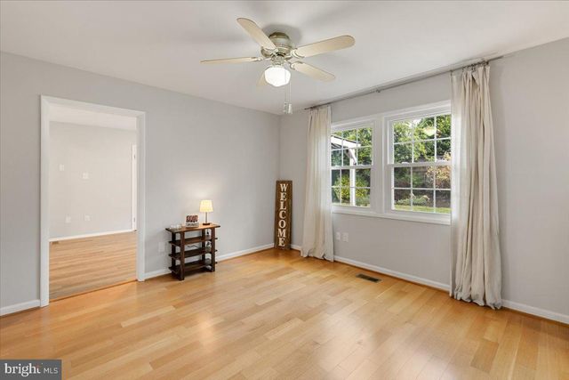 4133 POINT HOLLOW LN, Fairfax, VA 22033